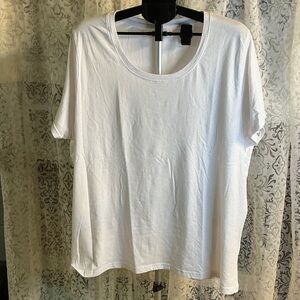 ❤️ LAT Classic Women's Scoop Neck Short Sleeve Tee - White